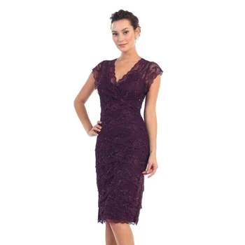 2021 Новые великолепные платья-футляры фиолетового цвета с короткими рукавами-колпачками для матери Невесты Длиной до колен, Короткие платья для гостей на свадьбе, кружевной V-образный вырез
