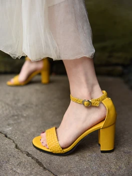 Artmu Сексуальная высокой пятки женщин сандалии из натуральной кожи желтые одиночные туфли сплетенные толстые пятки сандалии пряжки 8 см каблук дамы сандалии