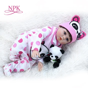 NPK 55 см реалистичная кукла-реборн с волосами ручной работы, мягким утяжеленным телом, новорожденный ребенок в платье с пандой