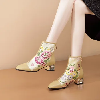 Phoentin/ новинка 2023 года; Женские ботильоны с цветочной вышивкой; Короткие ботинки на среднем каблуке с круглым носком и кристаллами; этническая обувь; большие размеры 43 FT2770
