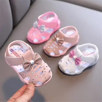Летняя детская обувь Может издавать звуки, Милые принцессы с бантиками, Малыши, Детские сандалии, Мягкие ходунки, сандалии для девочек