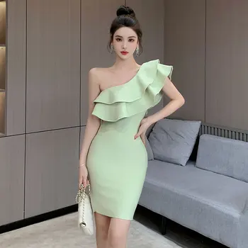 Лето 2023, новое стильное темпераментное платье с рюшами на одно плечо, женская модная сексуальная облегающая юбка с запахом от бедер