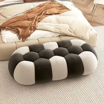 Новый итальянский стиль, табурет у кровати, прикроватная тумбочка, легкий роскошный диван-скамейка в гостиной