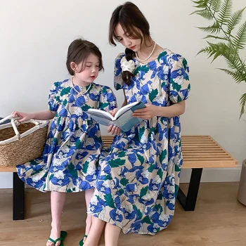 Платье с цветочным рисунком Для мамы и Дочки, Одинаковая Одежда Для семьи, Свободные платья С Короткими рукавами В Корейском стиле, Модное платье для девочек 